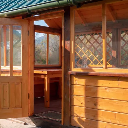 Green House Деревянный коттедж *
