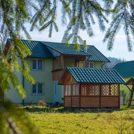 Деревянный коттедж Green House Микуличин